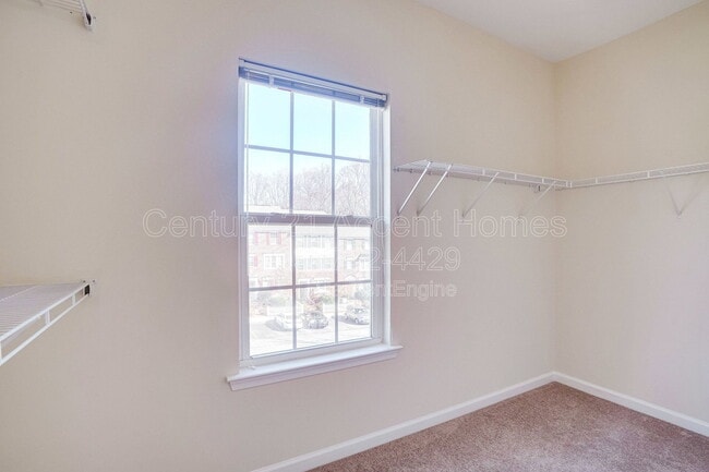 Building Photo - 23515 Forest Haven Way