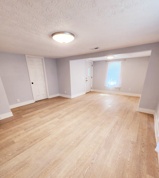 Building Photo - 213 Starlight Dr