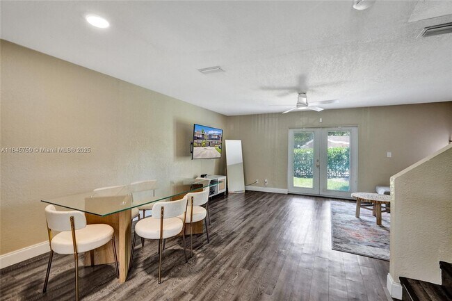 Building Photo - 1359 Sussex Dr