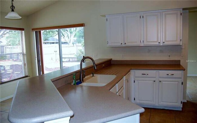 Building Photo - 2832 Oak Shore Rd