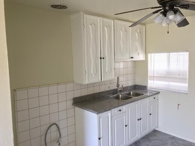 Building Photo - 1059 W 253rd St