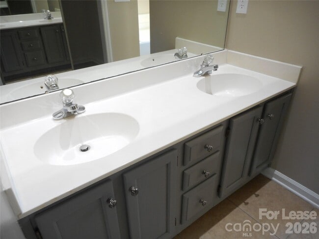 Building Photo - 6611 Flat Creek Dr