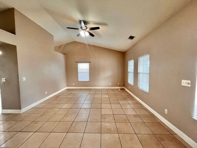 Building Photo - Charming 4 Bedroom, 2 Bath Home in a Quiet Neighborhood