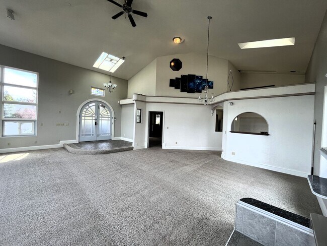 Building Photo - 3747 Trinity St