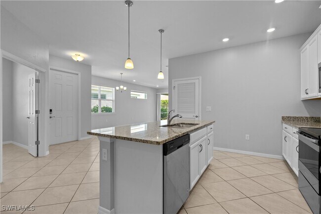 Building Photo - 3041 Royal Gardens Ave