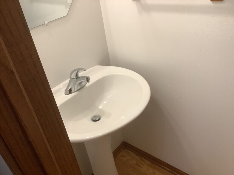 Building Photo - 1057 Kennedy Dr