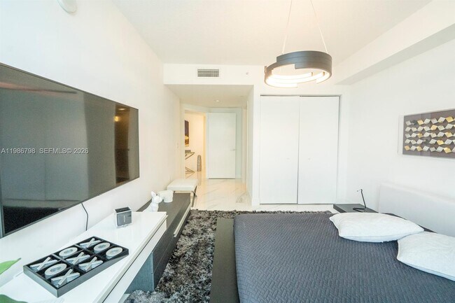 Building Photo - 300 Sunny Isles Blvd