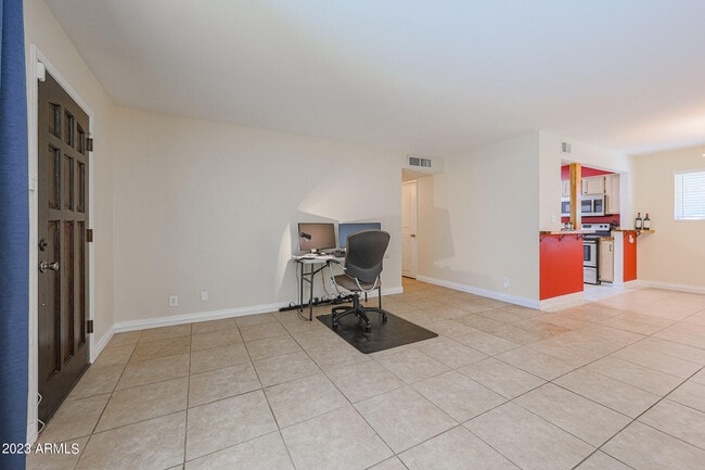 Building Photo - 5550 N 12th St
