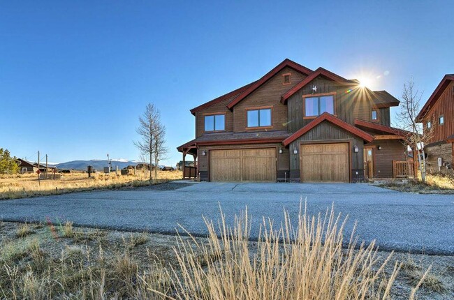 Building Photo - 400 Paintbrush Ter