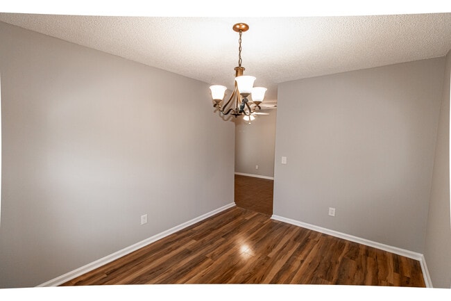 Building Photo - 104 Green Tree Ct