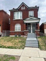 Building Photo - 2030 E Fair Ave