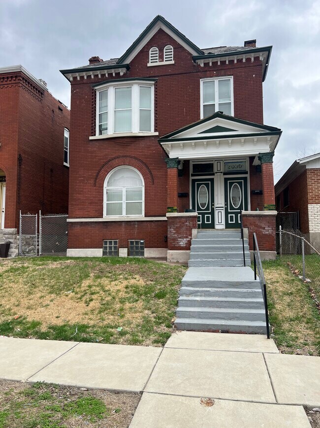 Building Photo - 2030 E Fair Ave