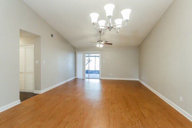 Building Photo - 1710 Spinning Wheel Dr