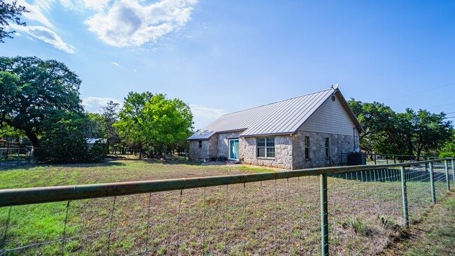 Building Photo - Bulverde Gem for Lease