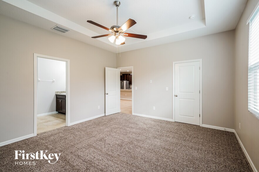 Building Photo - 7517 Lantern Park Ave