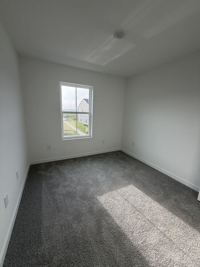 Building Photo - 228 Clement Lp