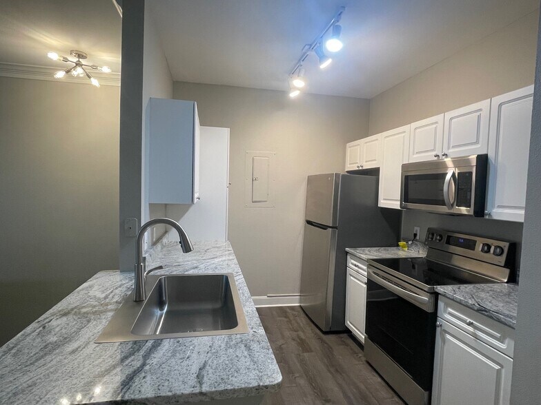 Building Photo - 11619 Tomahawk Creek Pky
