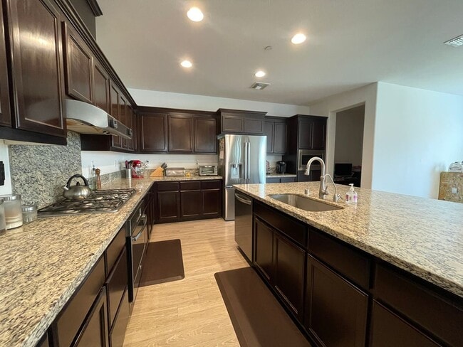 Building Photo - Southtown Home