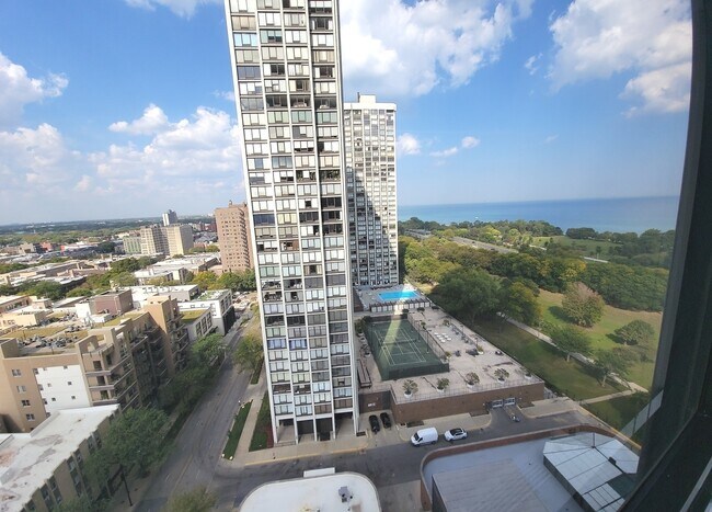 Building Photo - 5415 N Sheridan Rd