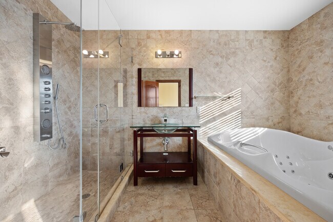 Master Bathroom - 3717 Nautilus Ave