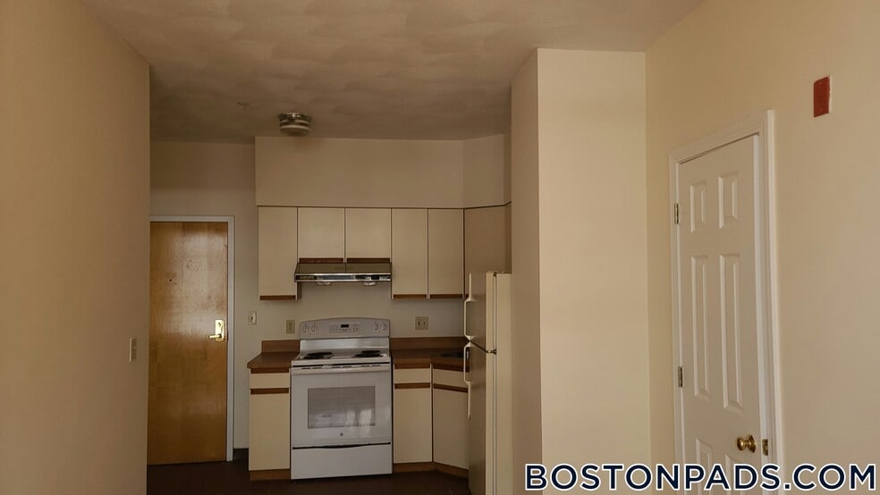 Building Photo - 81 Essex St