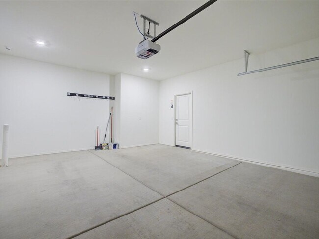 Building Photo - Bright & Spacious 3-Bedroom Home with Open-Concept Living and Community Pool