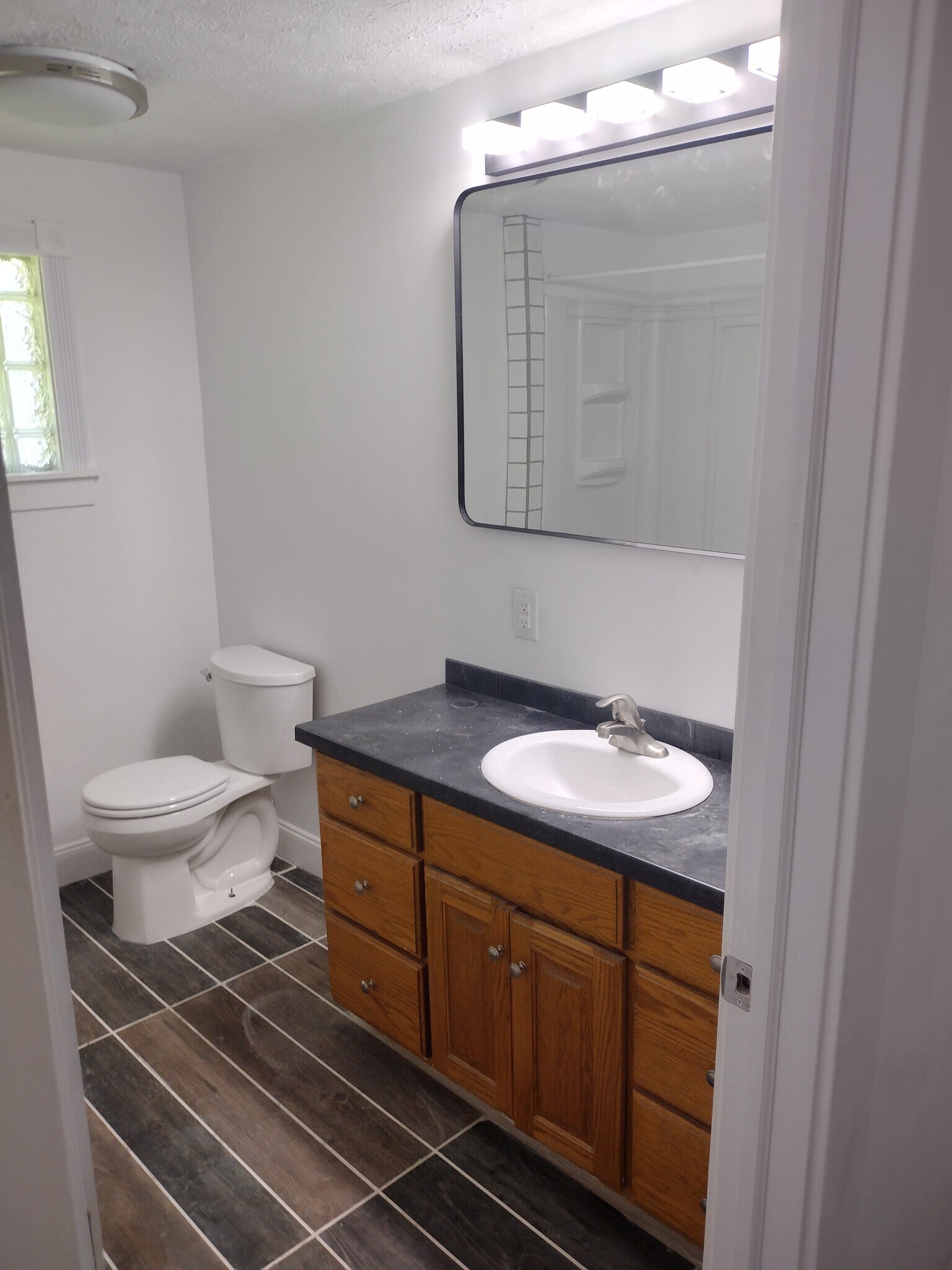 Building Photo - 337 W South St