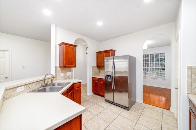Building Photo - 16727 Great Oaks Glen Dr