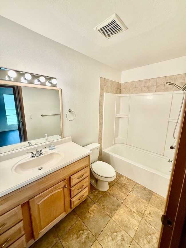 Building Photo - Palehua Hillside Community/4 BD/2.5 BA/2 PK