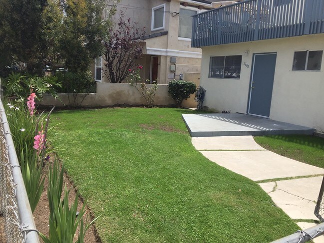 FRONT OF COMPLEX - 2608 Vanderbilt Ln