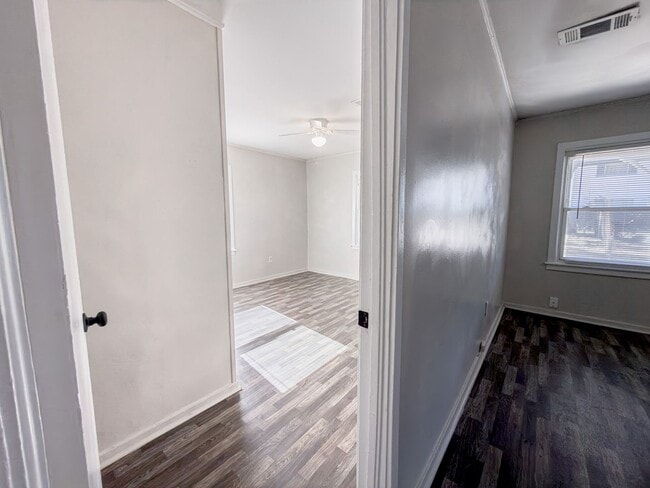 Building Photo - Cherokee Duplex