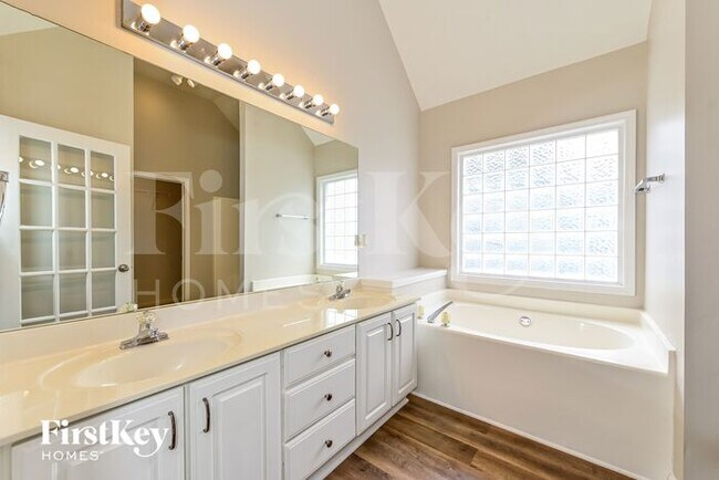 Building Photo - 3496 Heathervale Way SW