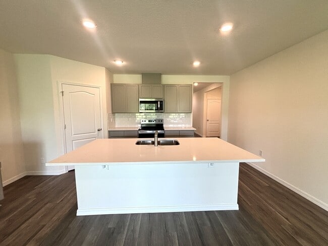 Building Photo - 5555 Hayloft Dr