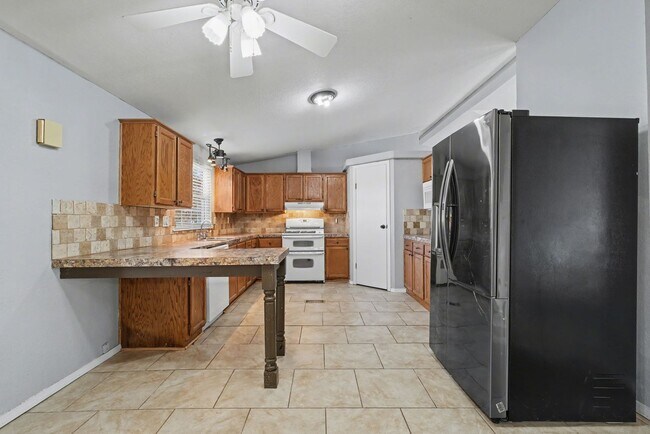 Building Photo - 3-Bed Home with Fireplace, Fenced Yard & Flexible Living Space