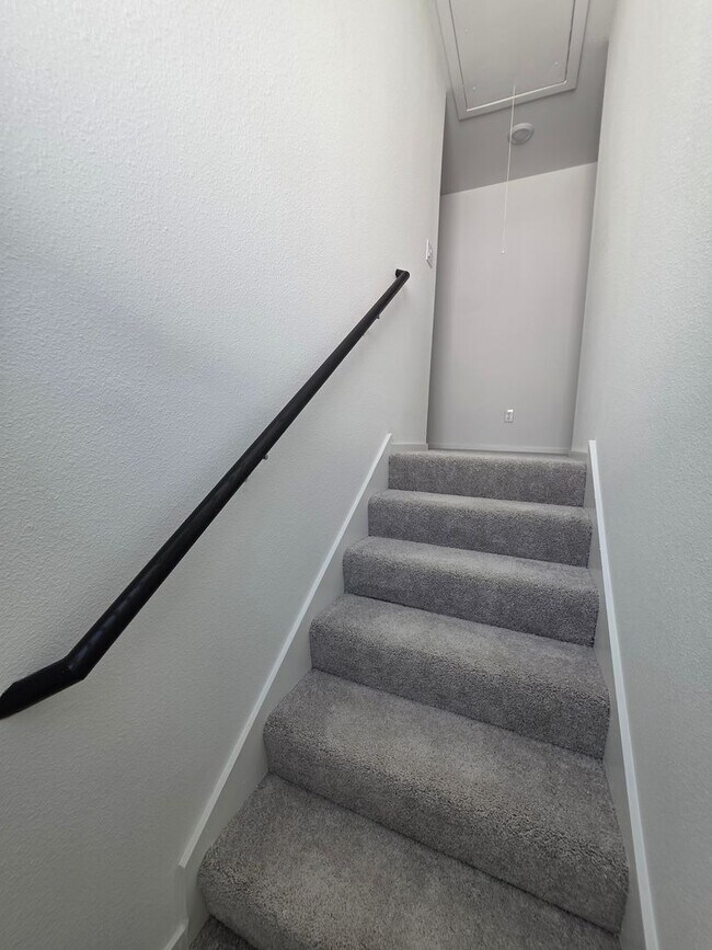 Building Photo - Your Next Chapter Starts Here: 4-Bedroom H...