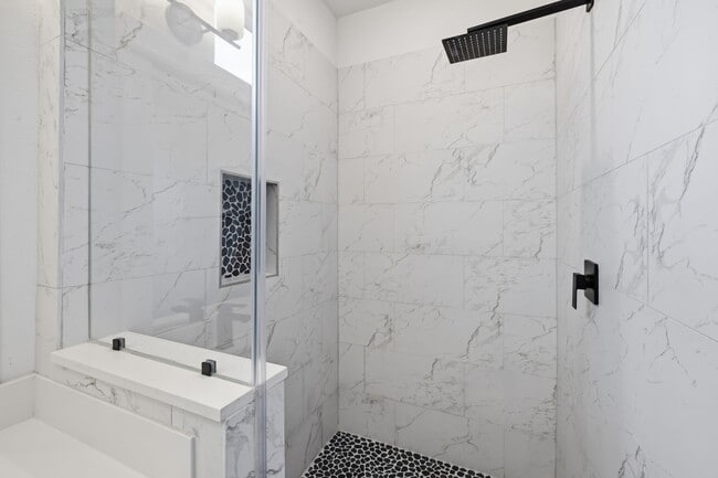 Building Photo - 1404 Mansfield St