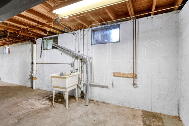 Building Photo - 1111 Fenley Ave