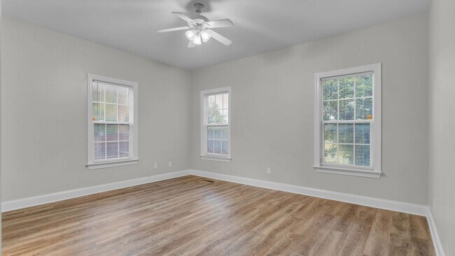 Building Photo - Nestled between Southside & St. Elmo - 3 b...
