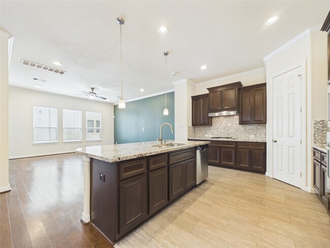 Building Photo - 10606 Shadow Elm Ct