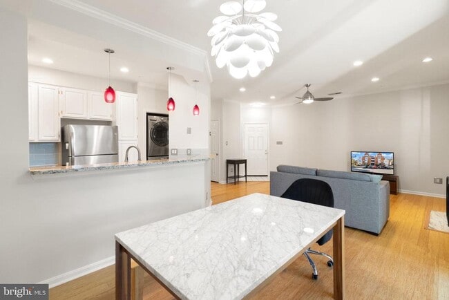 Building Photo - 6944 Ellingham Cir