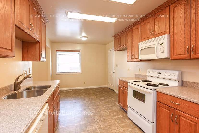 Building Photo - 1528 Vervais Ave