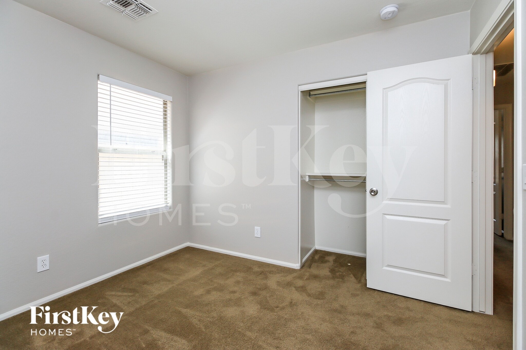 Building Photo - 1742 E Leslie Ave