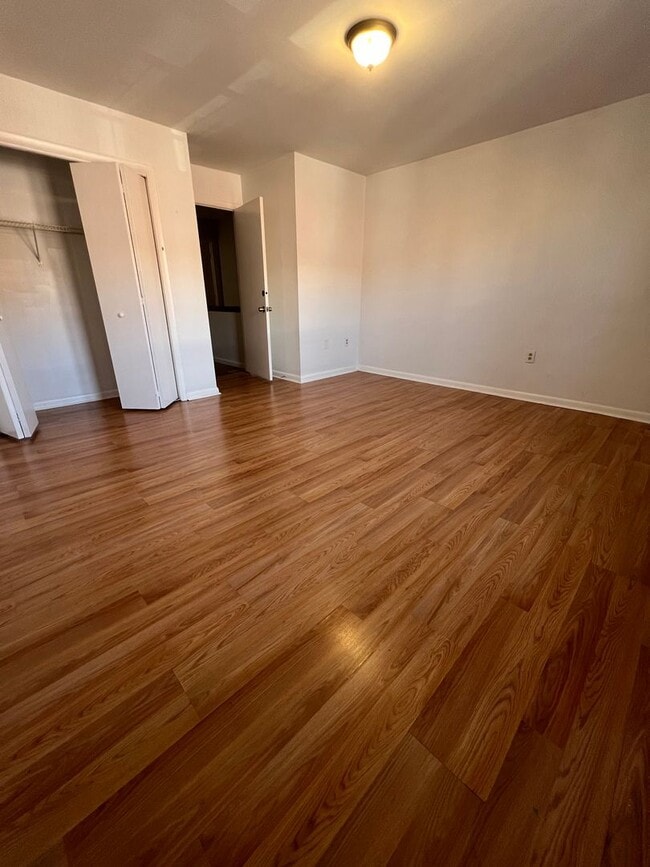 Building Photo - Stunning 4-Bedroom Townhome with Parking Spot Near Temple University! Available August 2026!