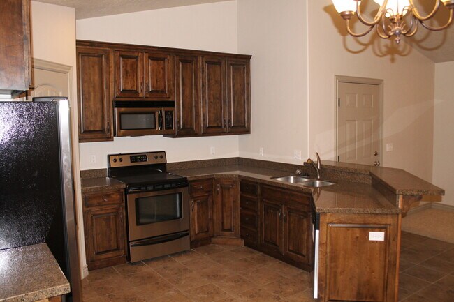 Building Photo - 825 S 90 E