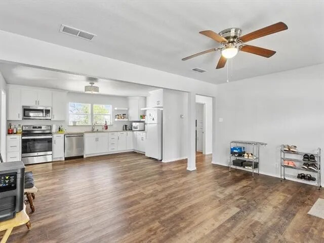 Building Photo - 303 S Bois D Arc St