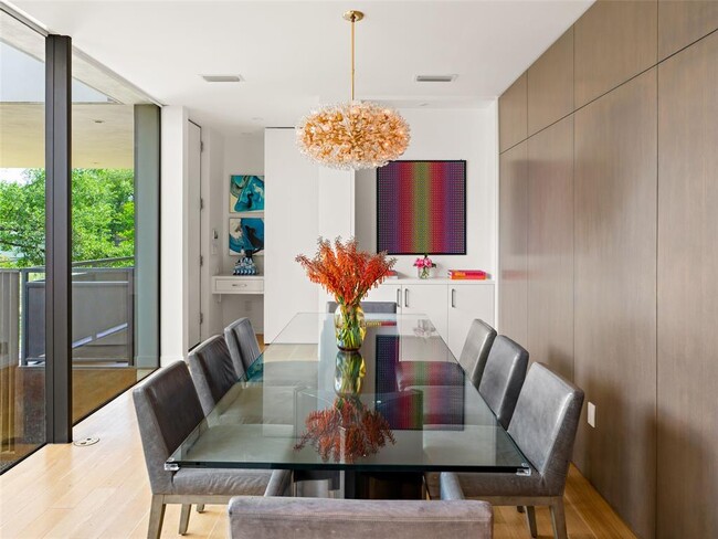 Building Photo - 2210 Westlake Dr