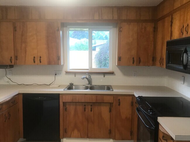 Building Photo - 3 Bed 1.75 Bath SFR Rambler Everett