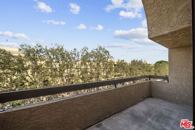 Building Photo - 14572 Dickens St