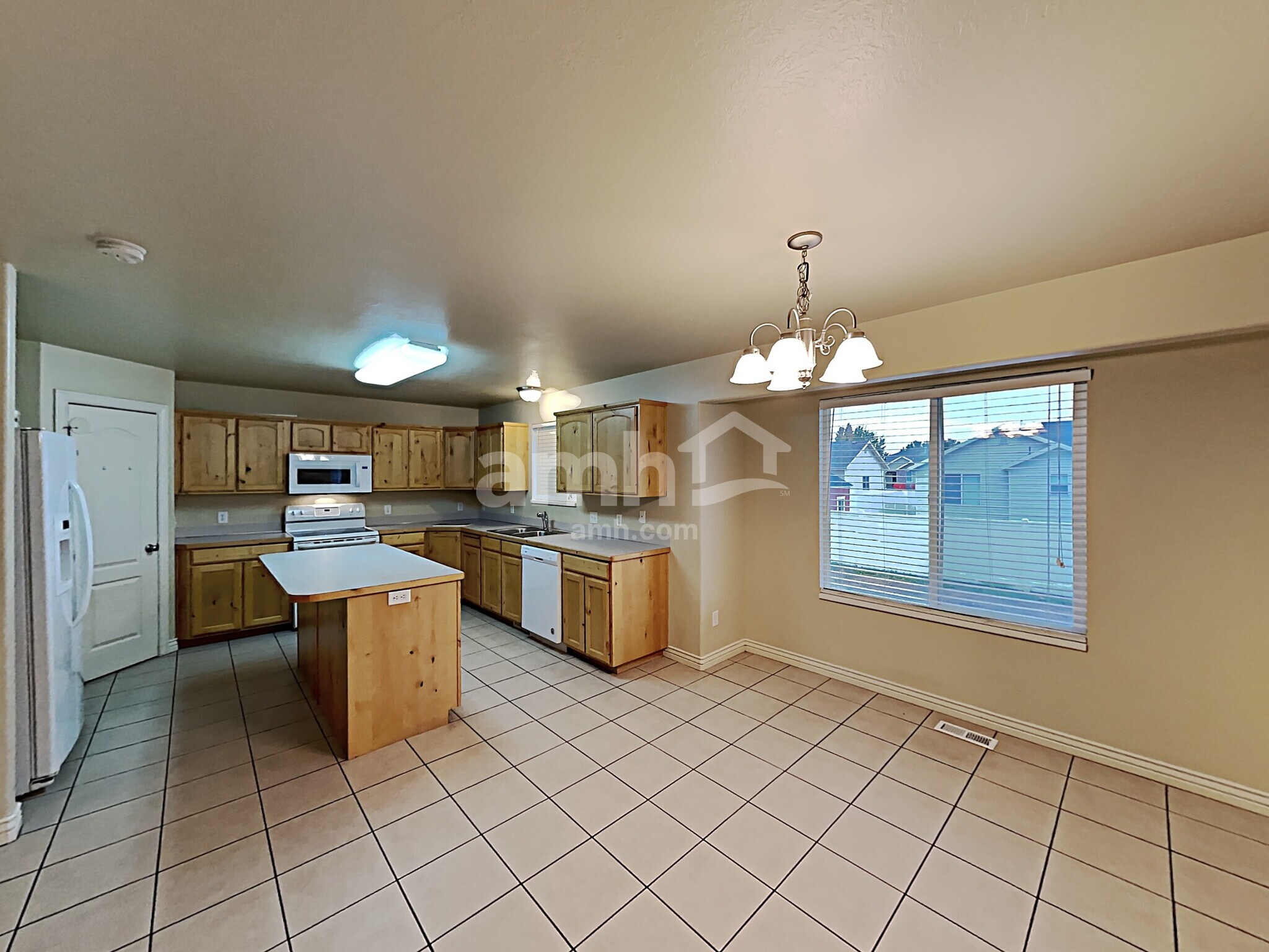 Building Photo - 856 E 2150 S