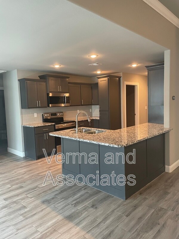 Building Photo - 1800 Sunrise Cir